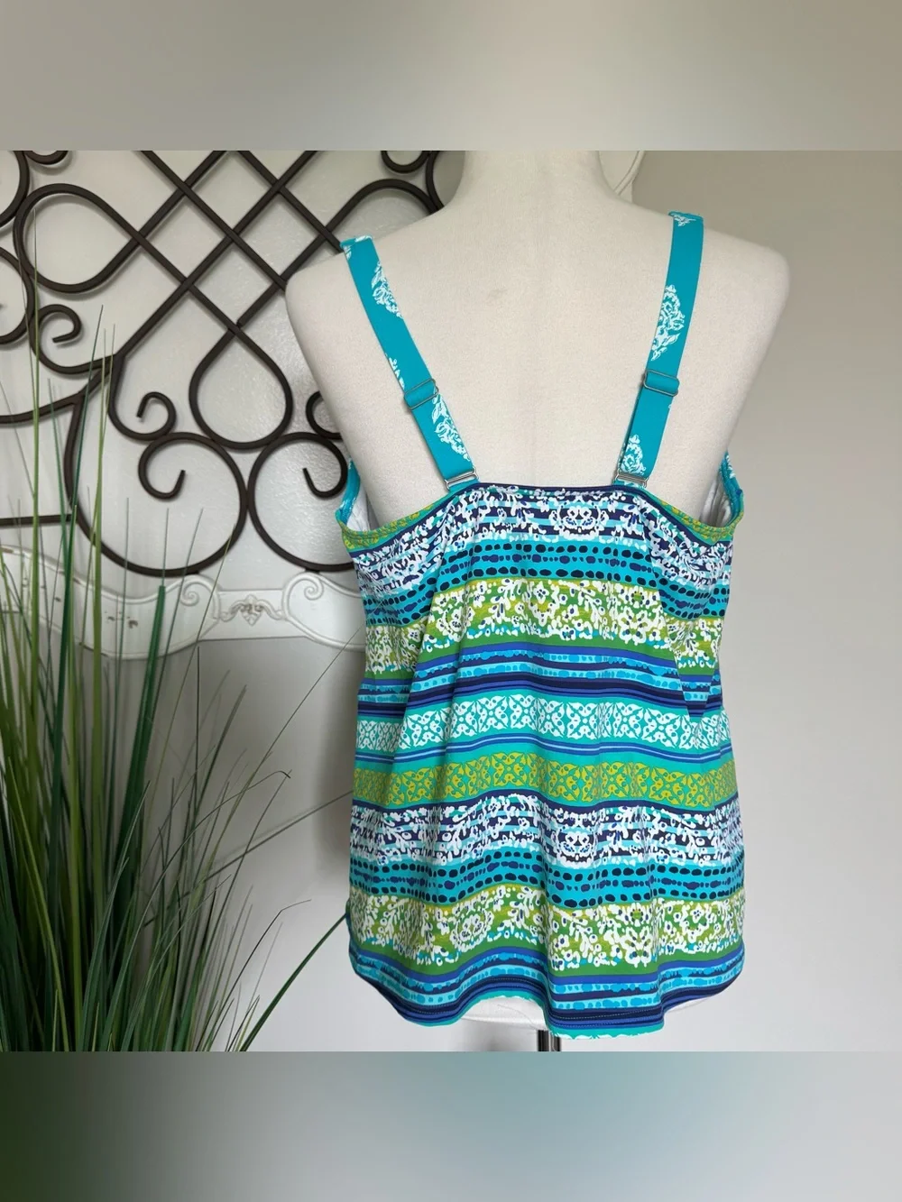 LANDS’ END Size 16W Blue and Green Underwire Tankini Swimsuit Top